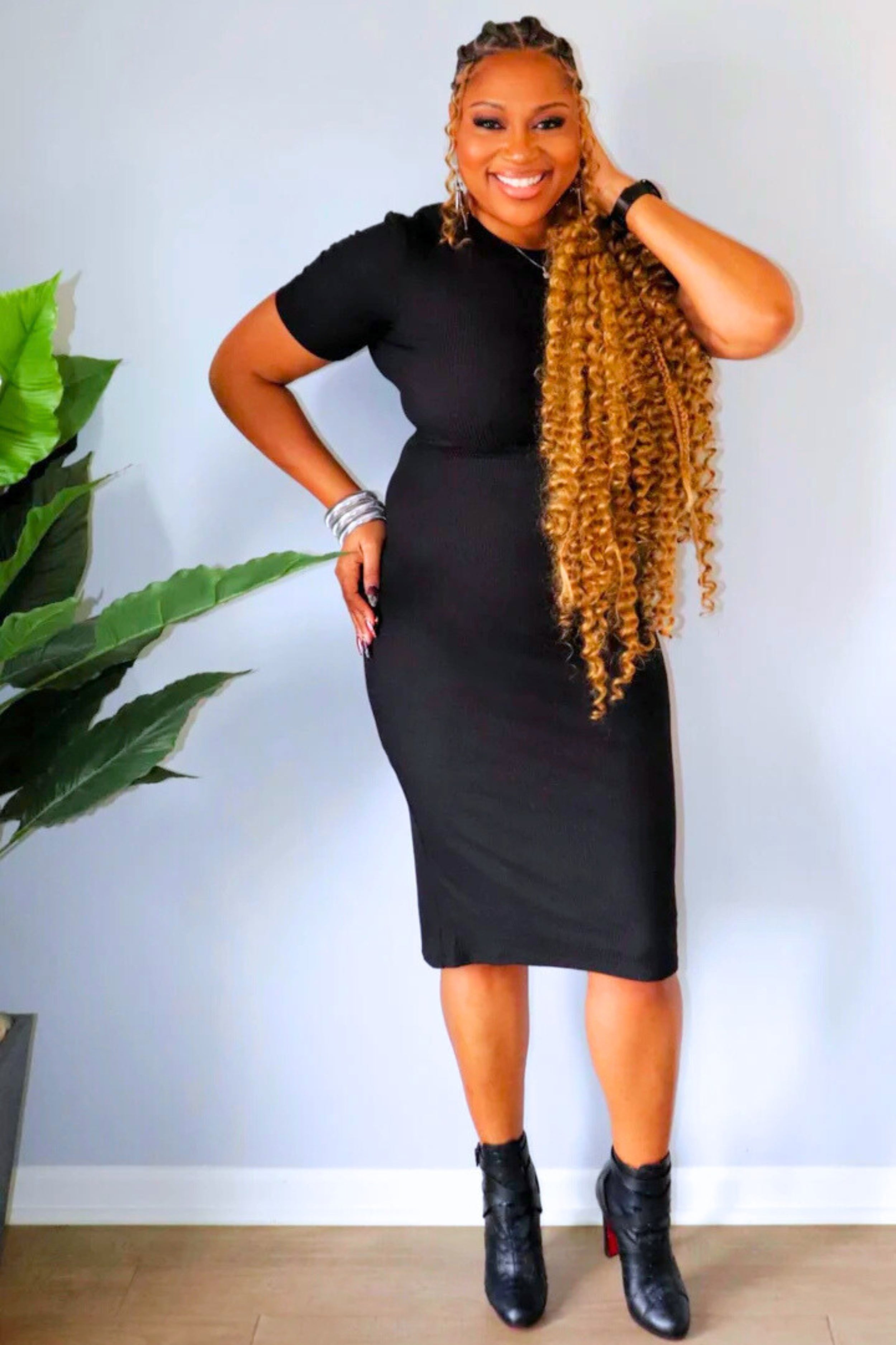 Curve Confidence Midi Dress - Black