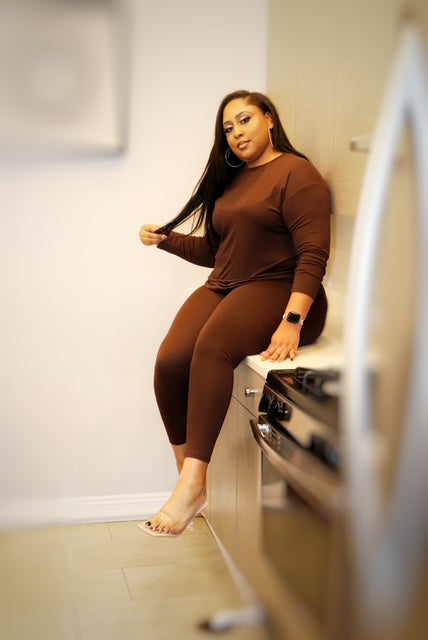 brown leggings set two piece lounge outfit round neck top and leggings Adrienne Rebecca Boutique neutral lounge set matching set for women comfy casual outfit women’s boutique clothing soft stretch fashion set earthy tone outfit stylish basics loungewear
