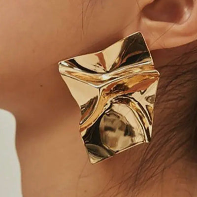 Gold Sculpted Wave Stud | Earrings