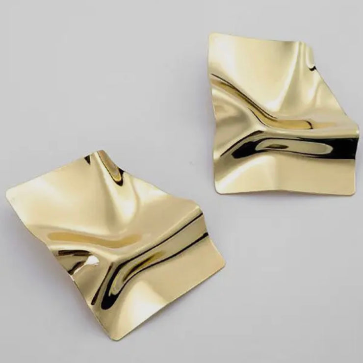 Gold Sculpted Wave Stud | Earrings