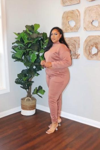 plus size mauve set crop hoodie jogger set plus size fashion Adrienne Rebecca Boutique comfy plus size outfit curvy girl lounge set matching plus size sweatsuit plus size crop hoodie and pants soft plus size loungewear plus size two piece set for women