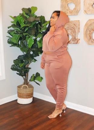 plus size mauve set crop hoodie jogger set plus size fashion Adrienne Rebecca Boutique comfy plus size outfit curvy girl lounge set matching plus size sweatsuit plus size crop hoodie and pants soft plus size loungewear plus size two piece set for women